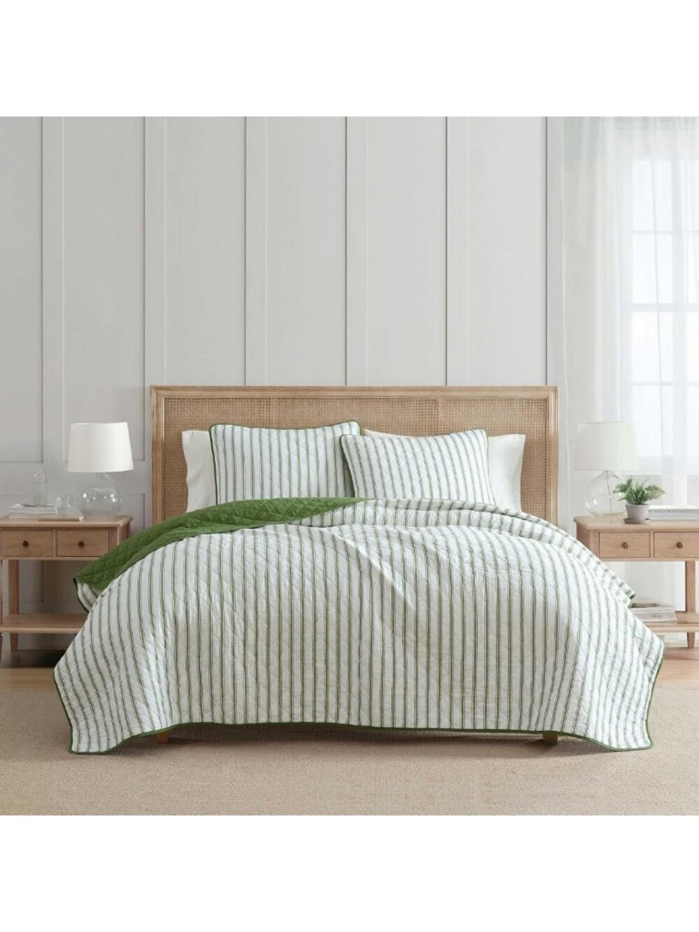 Lightweight King Quilt Set - 3-Piece Bedding Set for Cozy Home Decor